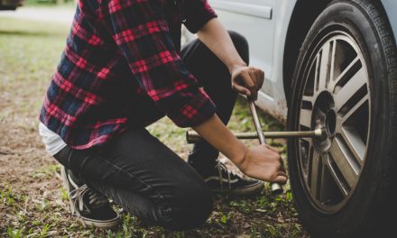 Qué hacer si pinchas una rueda, pasos y precauciones clave